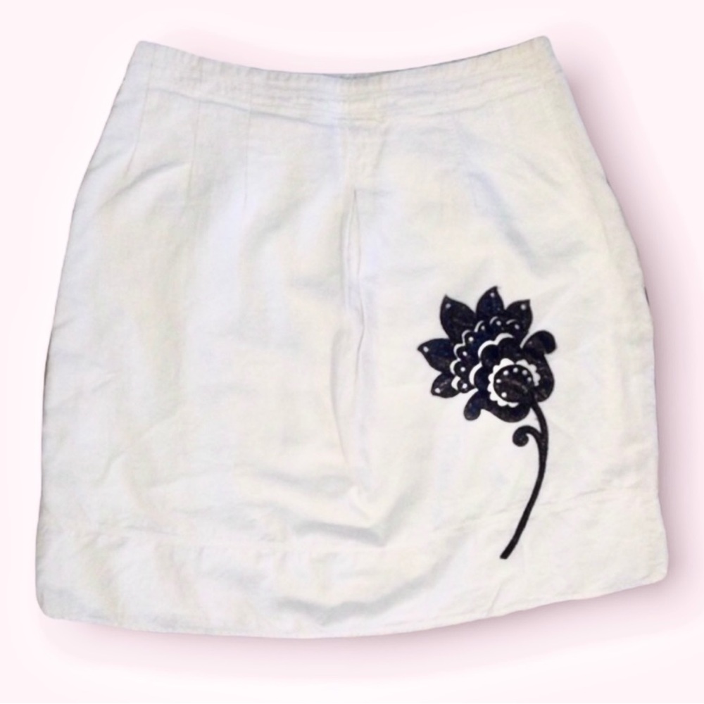 Linen Skirt with simple Flower Detail